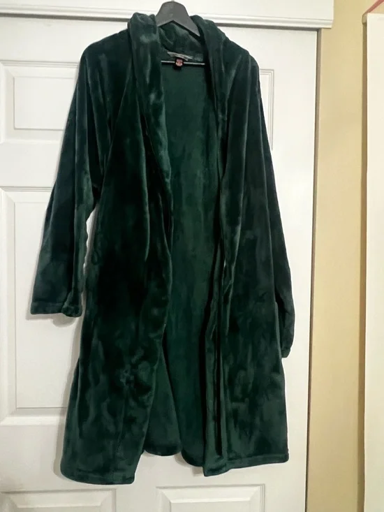 Victoria Secret Plush Robe - Picture 2 of 3
